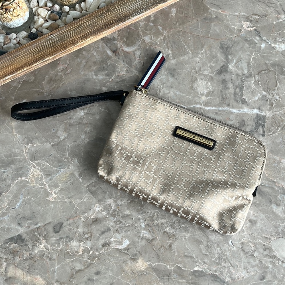 Tommy wristlet
